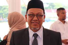 Jelang Pensiun, Daud Pakeh Raih Gelar Master Administrasi Publik Jelang Pensiun, Daud Pakeh Raih Gelar Master Administrasi Publik