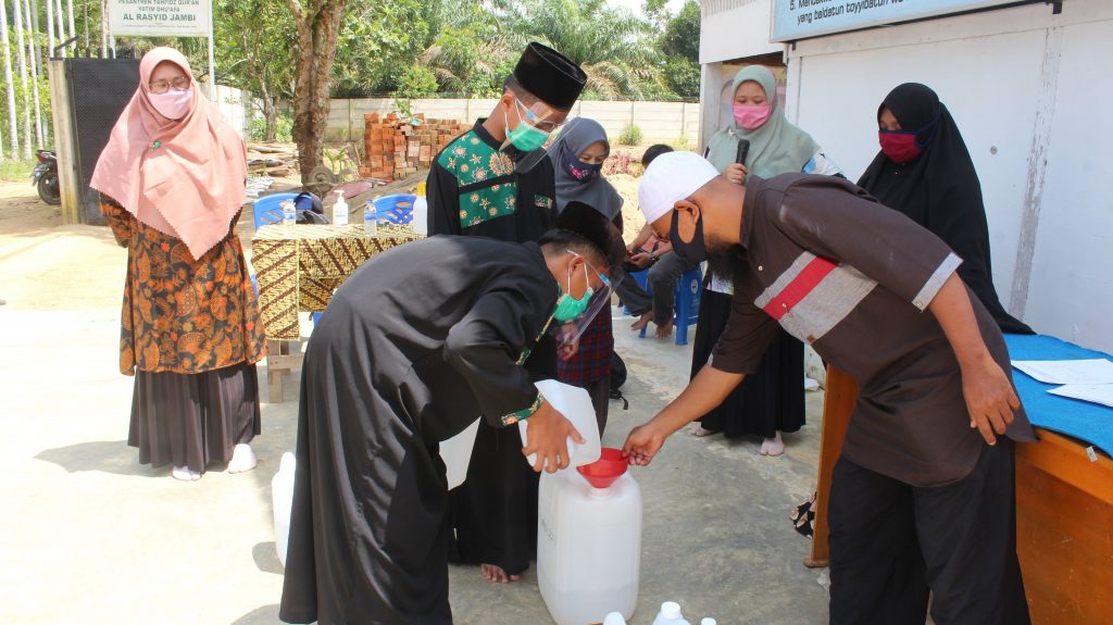 Masyarakat Bisa Mengadopsi Inovasi Pembuatan Sutha Hand Sanitizer Masyarakat Bisa Mengadopsi Inovasi Pembuatan Sutha Hand Sanitizer