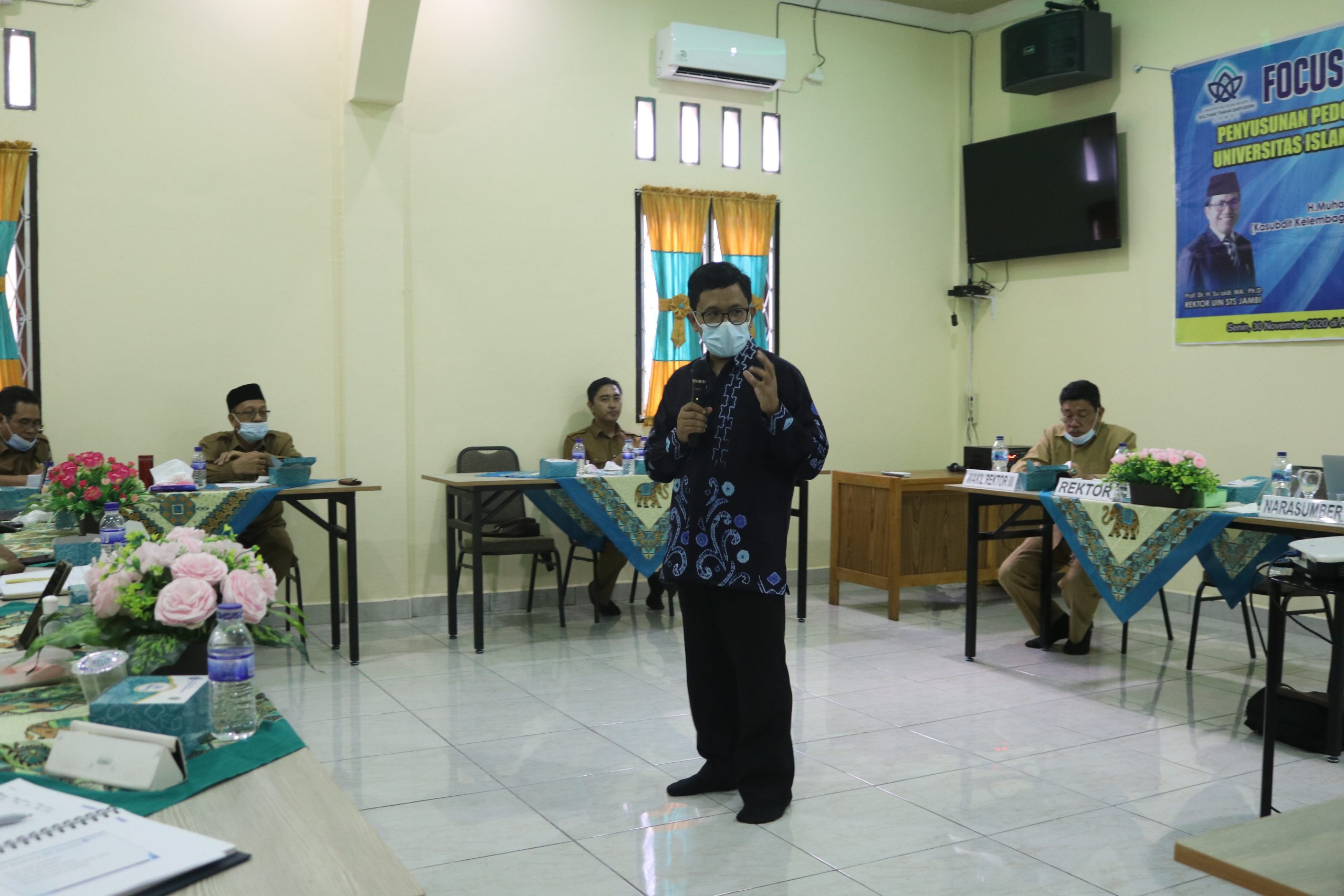 FGD Pedoman Kerjasama, UIN Hadirkan H.M. Adib Abdusshomad, M.Ag. FGD Pedoman Kerjasama, UIN Hadirkan H.M. Adib Abdusshomad, M.Ag.