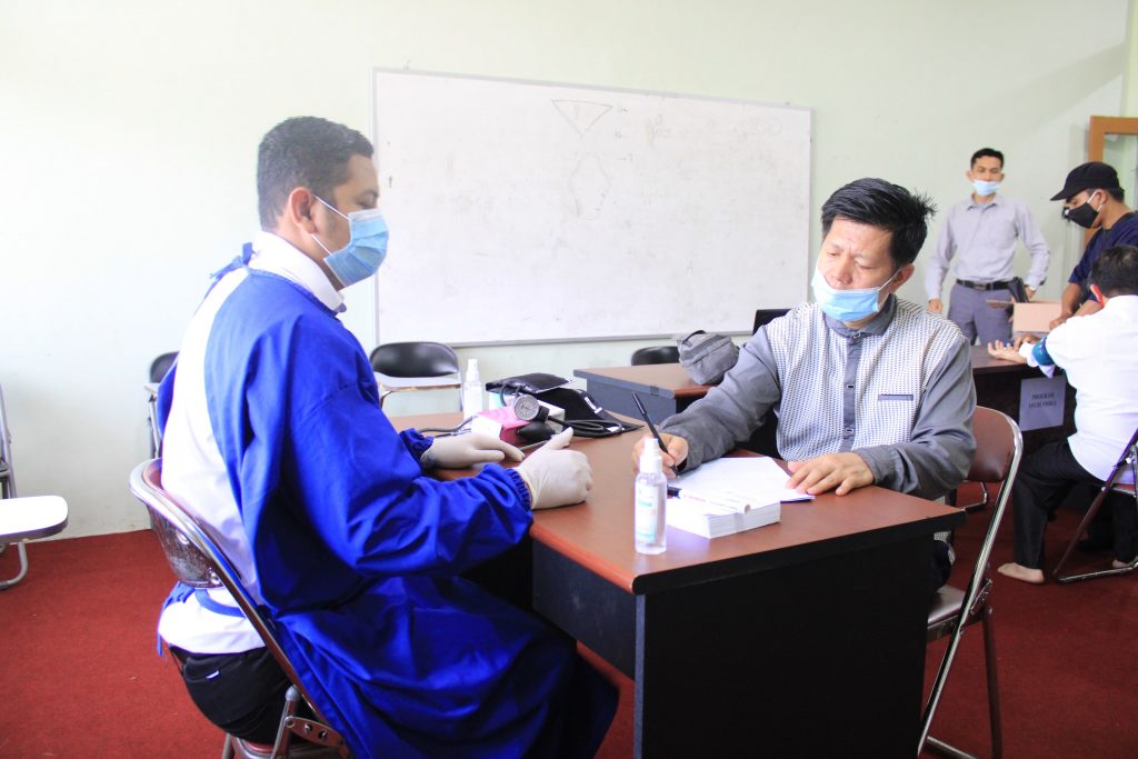 Wujudkan Kampus Sehat, Klinik Sutha Lakukan Pemeriksaan di Fakultas