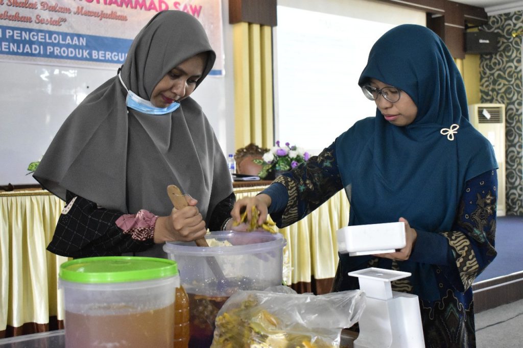 Upaya Lestarikan Lingkungan, Pusat Kajian Sosialisasikan Pengelolaan Limbah Rumah Tangga Upaya Lestarikan Lingkungan, Pusat Kajian Sosialisasikan Pengelolaan Limbah Rumah Tangga