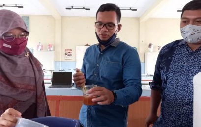 Panen Eco-enzyme Kolaborasi Pusat Kajian dan Green Sutha