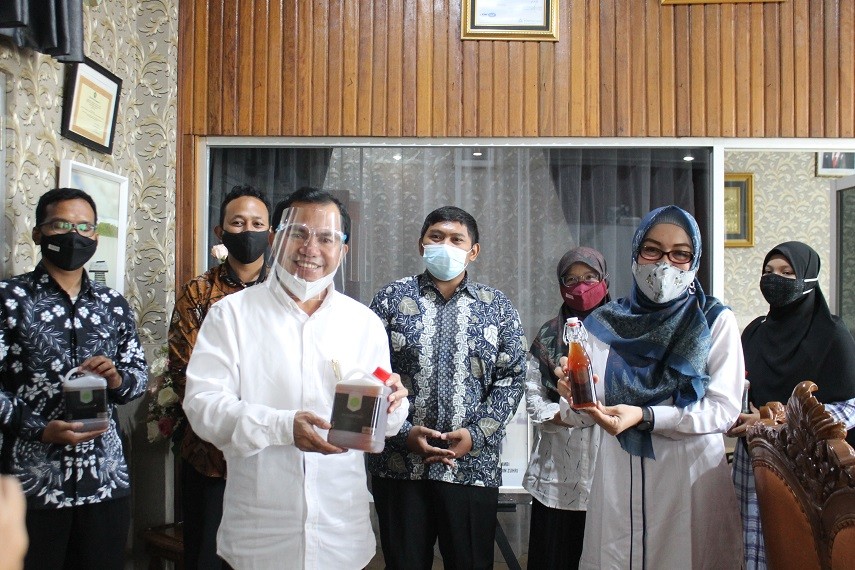 Rektor : Bangga UIN STS Jambi, PTKIN Pertama Produksi Eco-enzyme Rektor : Bangga UIN STS Jambi, PTKIN Pertama Produksi Eco-enzyme