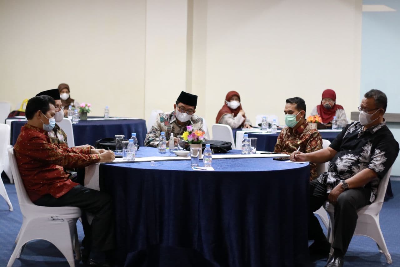 Rektor Hadiri FGD Rektor PTKIN Se-Sumatera Rektor Hadiri FGD Rektor PTKIN Se-Sumatera