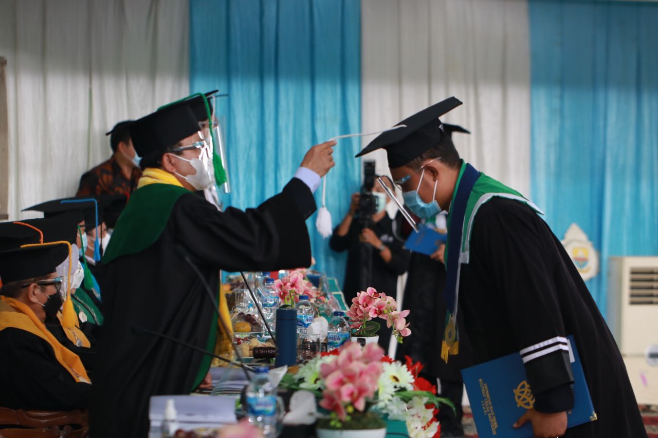 Luluskan 1.274 Wisudawan Siap Bersaing di Era Revolusi Industri 4.0 Luluskan 1.274 Wisudawan Siap Bersaing di Era Revolusi Industri 4.0