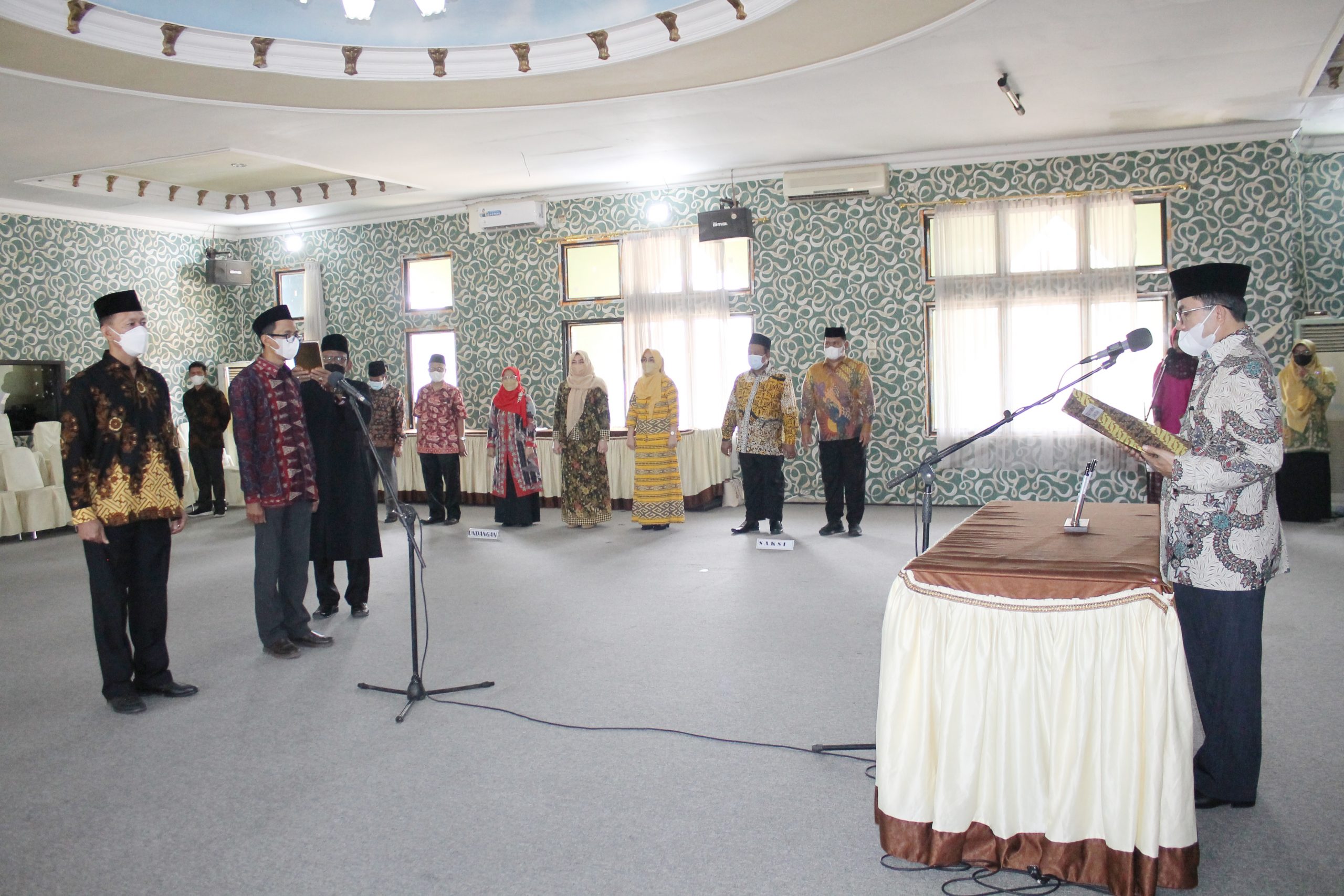 Rektor Lantik 2 Kepala Pusat Rektor Lantik 2 Kepala Pusat