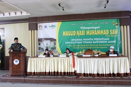 Dharma Wanita Persatuan UIN STS Jambi Gelar Maulid 1443 H
