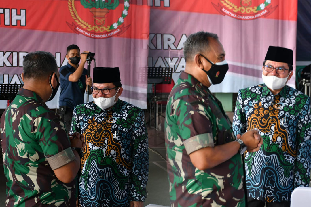 Rektor: Terima kasih! Brigjen TNI M.Zulkifli DANREM Jambi. Orang Tua Asuh Beasiswa LSOFT UIN SUTHA Jambi.