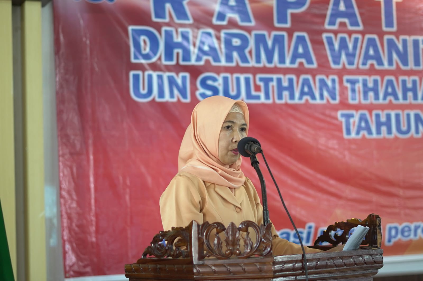 USUNG TEMA SOCIETY 5.0 DHARMA WANITA UIN JAMBI LAKSANAKAN RAPAT KERJA