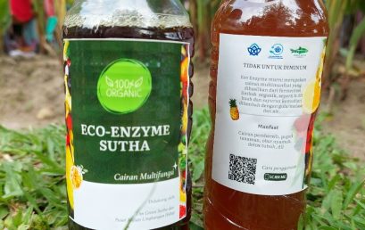 PKLH UIN Jambi Edukasi Masyarakat tentang Pengolahan Sampah dan Bagikan Eco Enzyme Gratis