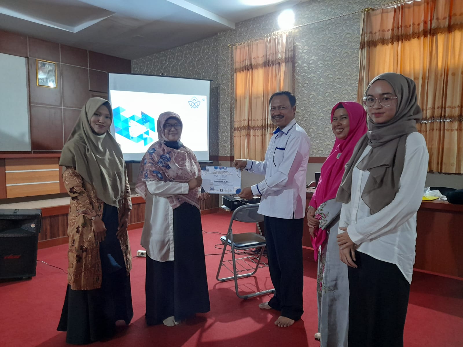 Scientific Forum Sesi 8 : Sintesis dan Aktivitas Biologis Senyawa Dengan Gugus Keton Alfa, Betha Tidak Jenuh Scientific Forum Sesi 8 : Sintesis dan Aktivitas Biologis Senyawa Dengan Gugus Keton Alfa, Betha Tidak Jenuh