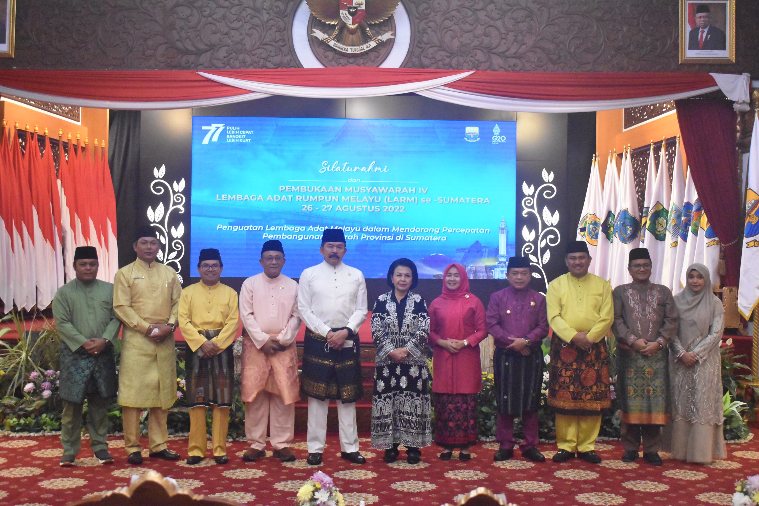 Rektor UIN Jambi hadiri Rangkaian Musyawarah Lembaga Adat Rumpun Melayu dan Pemberian Gelar untuk Jaksa Agung RI dan MENDAGRI Rektor UIN Jambi hadiri Rangkaian Musyawarah Lembaga Adat Rumpun Melayu dan Pemberian Gelar untuk Jaksa Agung RI dan MENDAGRI