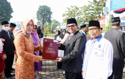 Momentum Peringatan Hut Ri Ke 77,  Dr. Rofiqoh Ferawati, SE., M.EI Wakil Rektor I UIN Jambi Terima Penghargaan Satyalencana Karya Satya