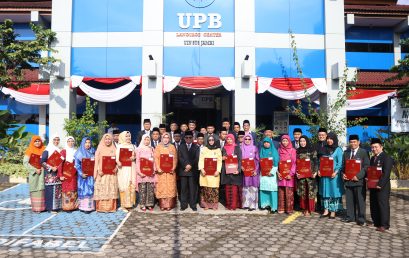 Prof. Dr. H. Su’aidi MA Ph.D., Rektor UIN STS Jambi, Berikan Tanda  Kehormatan Satyalencana  di Upacara Peringatan HUT RI KE 77.
