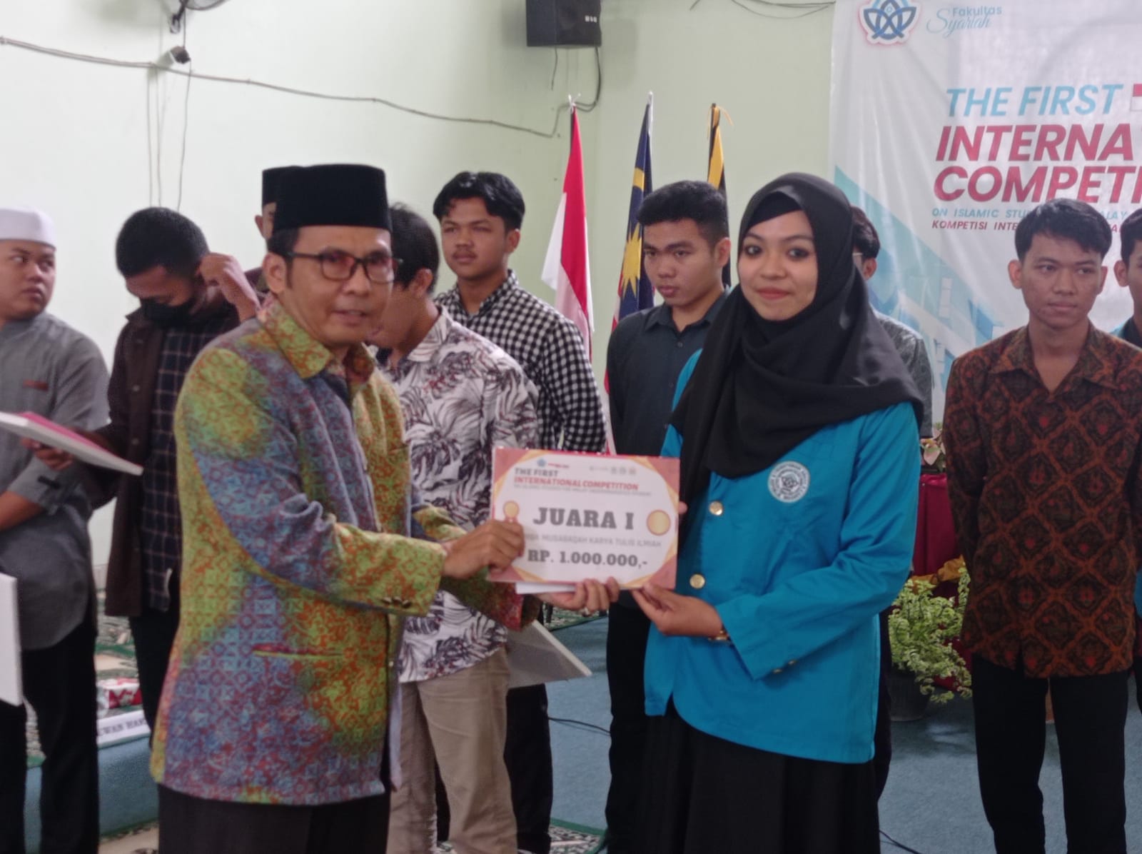 Fakultas Syariah Tutup Secara Resmi Kompetisi Internasional Antar Negara Melayu Serumpun Fakultas Syariah Tutup Secara Resmi Kompetisi Internasional Antar Negara Melayu Serumpun
