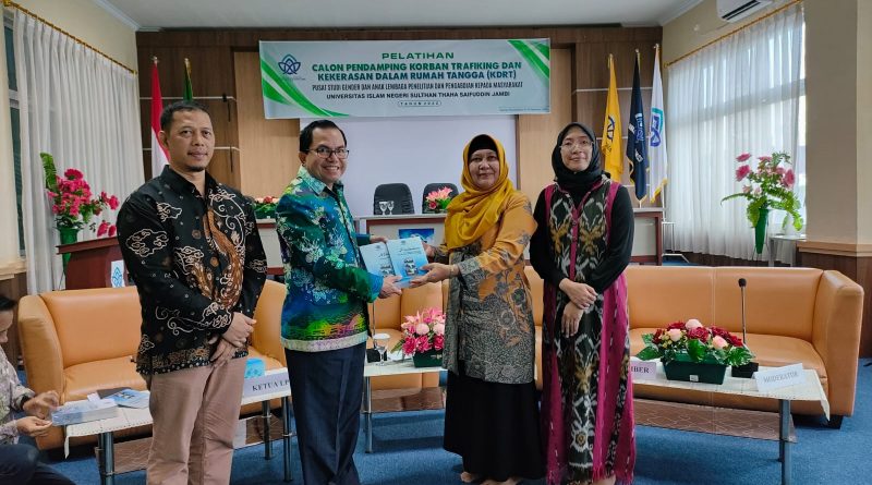 Pusat Studi Gender dan Anak UIN Jambi Adakan Pelatihan Pendampingan Korban Trafficing dan KDRT