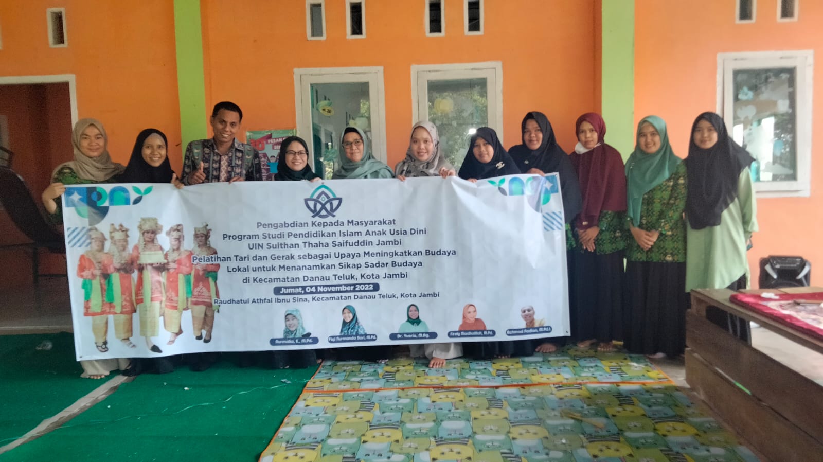 Menanamkan Nilai Budaya Lokal Jambi Pada Anak Usia Dini Melalui Gerak Dan Tari Menanamkan Nilai Budaya Lokal Jambi Pada Anak Usia Dini Melalui Gerak Dan Tari
