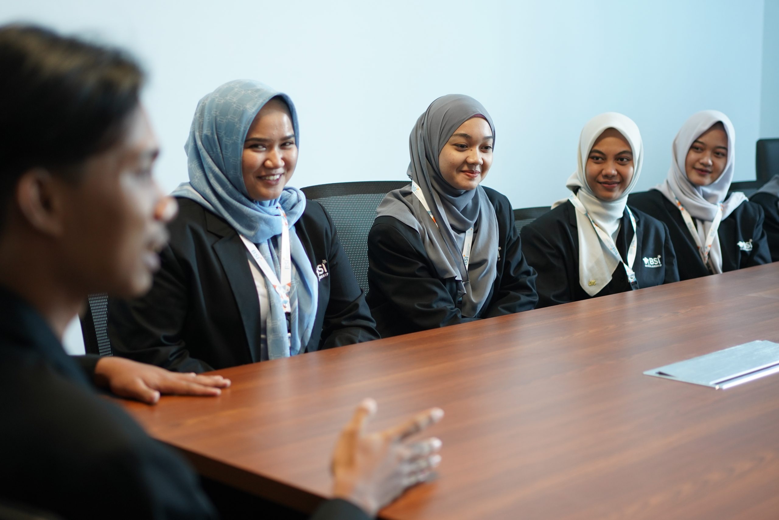 Masuk 9 Besar Nasional! Mahasiswa Penerima BSI Scholarship UIN Jambi Wakili Regional Sumatera diajang Sharia Young Leader Summit Masuk 9 Besar Nasional! Mahasiswa Penerima BSI Scholarship UIN Jambi Wakili Regional Sumatera diajang Sharia Young Leader Summit