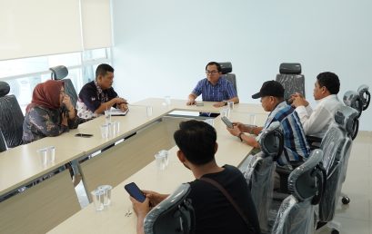 Rektor Bantu Masyarakat Jambi melalui Gedung Sutha Training Center