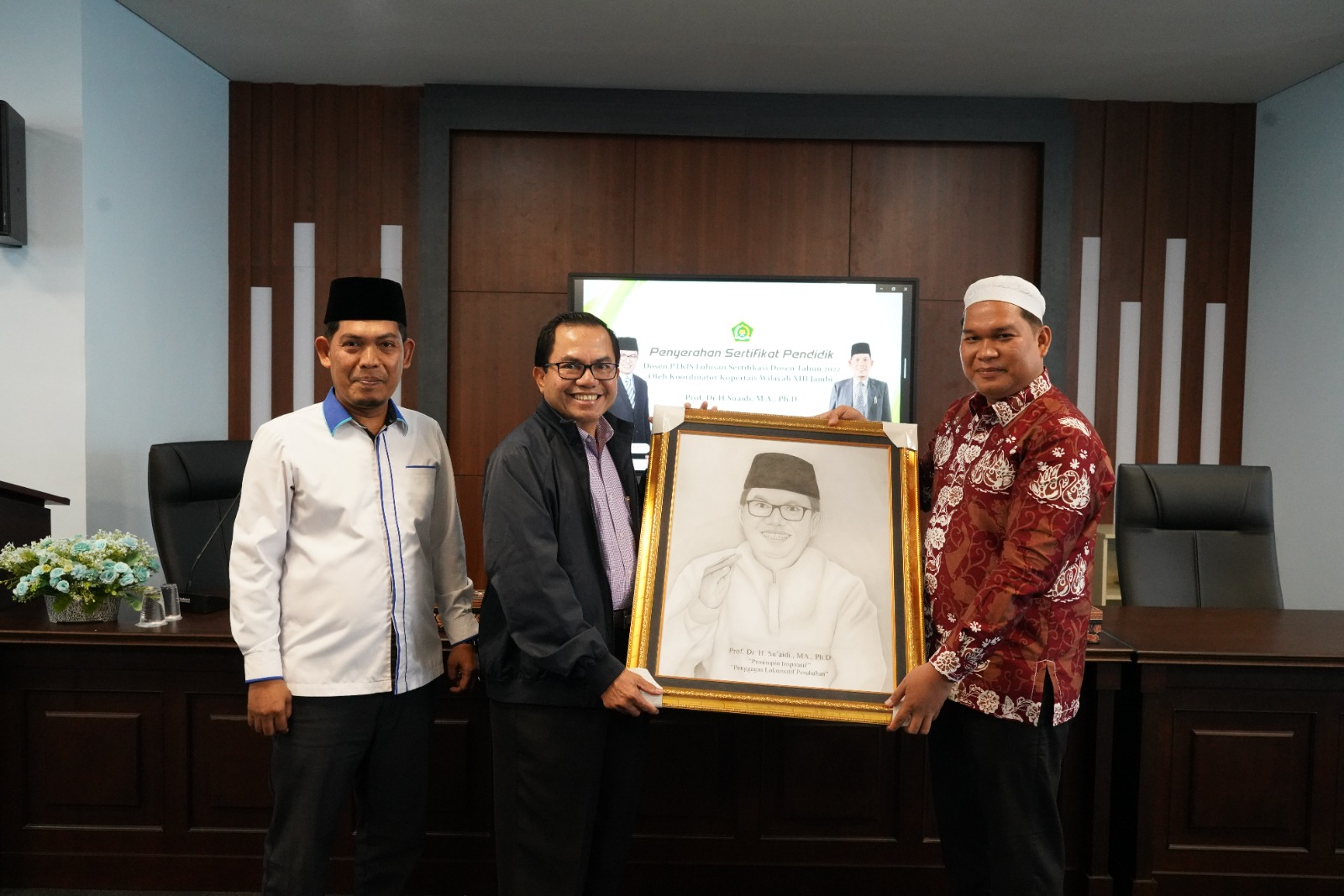 Kopertais Wilayah XIII Serahkan 18 Sertifikat Pendidik pada Dosen PTKIS Kopertais Wilayah XIII Serahkan 18 Sertifikat Pendidik pada Dosen PTKIS