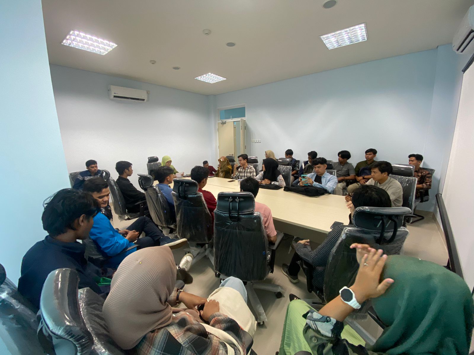 Sosialisasi dan Edukasi Etika Penggunaan Fasilitas Perkuliahan Kampus UIN STS Jambi. Sosialisasi dan Edukasi Etika Penggunaan Fasilitas Perkuliahan Kampus UIN STS Jambi.