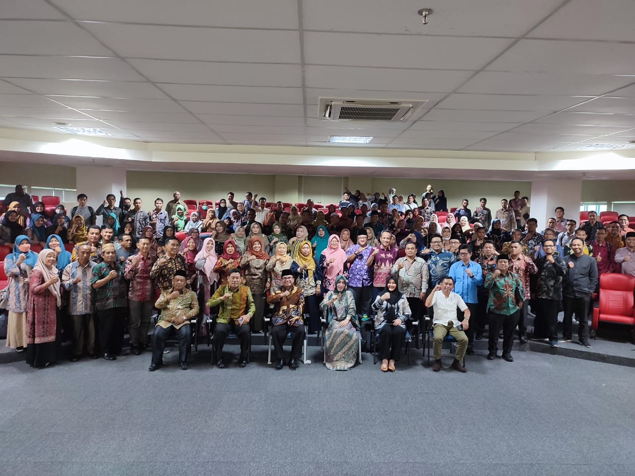 Hari Pertama Kerja Pasca Lebaran Rektor Kunjungi Seluruh Fakultas, Lembaga, Unit dan Pusat-pusat UIN SUTHA.