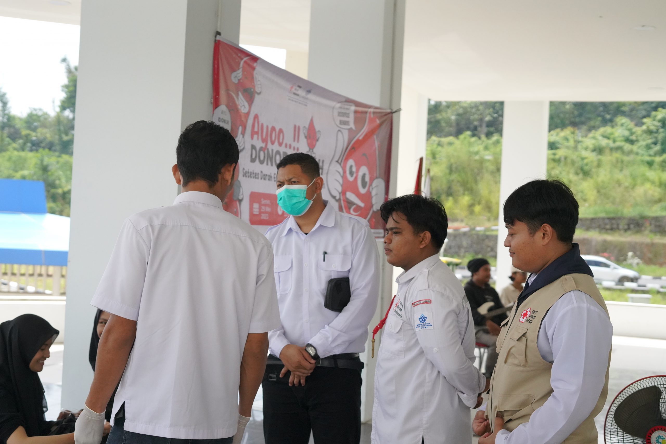 KSR Palang Merah UIN Jambi Kumpulkan 50 Kantong Darah Mahasiswa KSR Palang Merah UIN Jambi Kumpulkan 50 Kantong Darah Mahasiswa