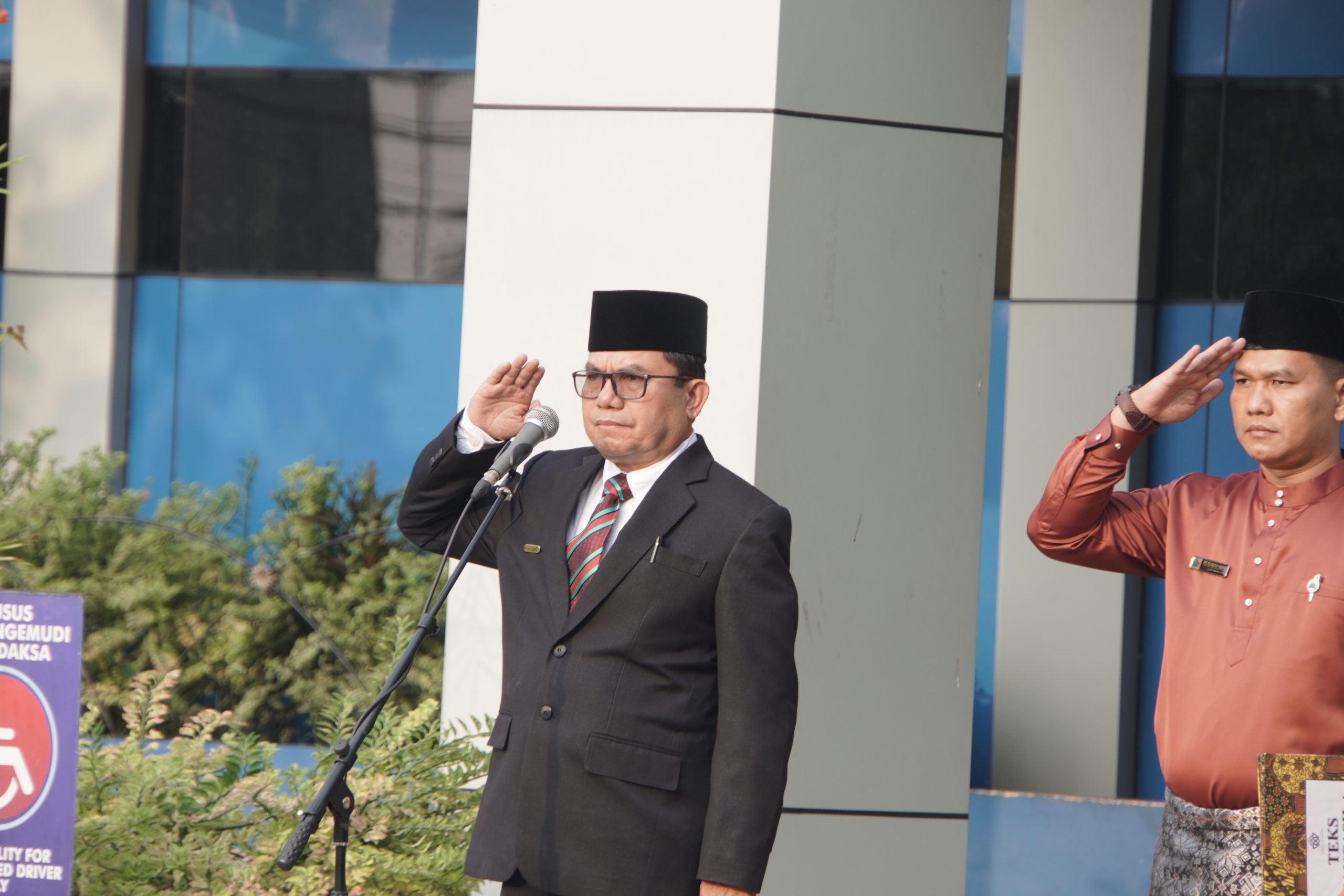 Pimpin Upacara Kemerdekaan 78 Tahun RI, Rektor Prof. Sua’idi Sampaikan Sambutan Menteri Agama RI.