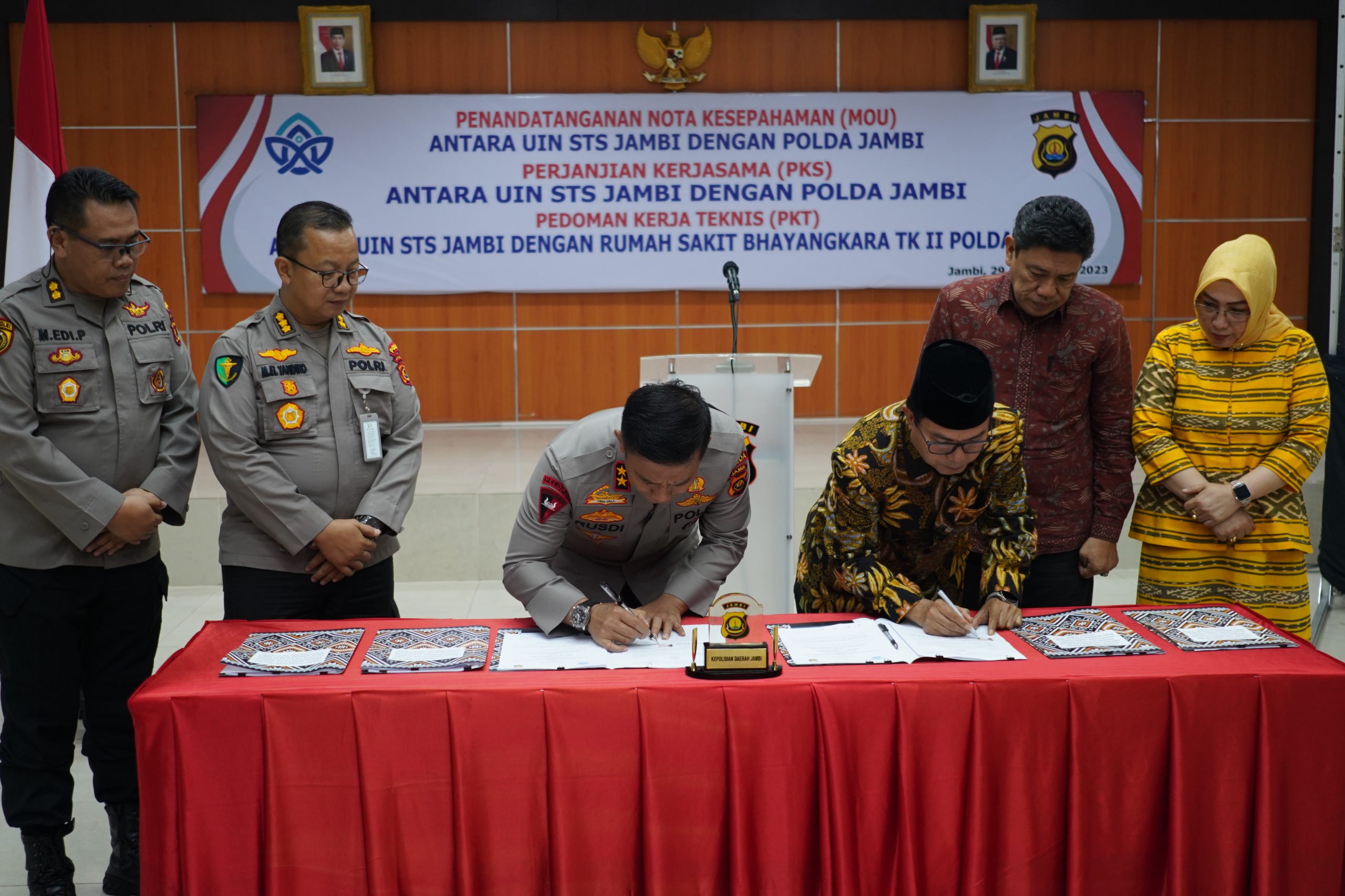 UIN SUTHA Jambi dan Kepolisian Daerah Jambi tandatangani MoU UIN SUTHA Jambi dan Kepolisian Daerah Jambi tandatangani MoU