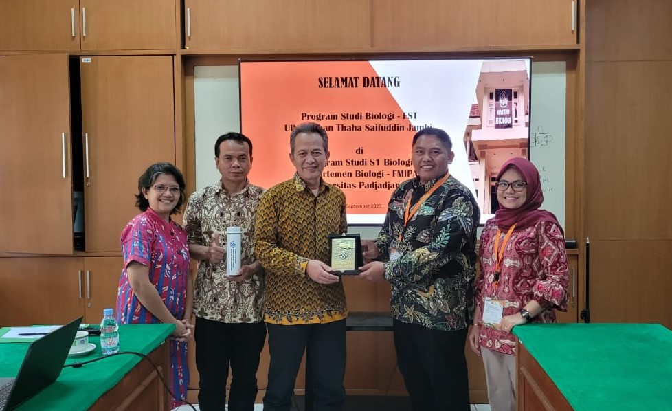 Prodi Biologi UIN Jambi Benchmarking Ke Universitas Padjajaran Prodi Biologi UIN Jambi Benchmarking Ke Universitas Padjajaran