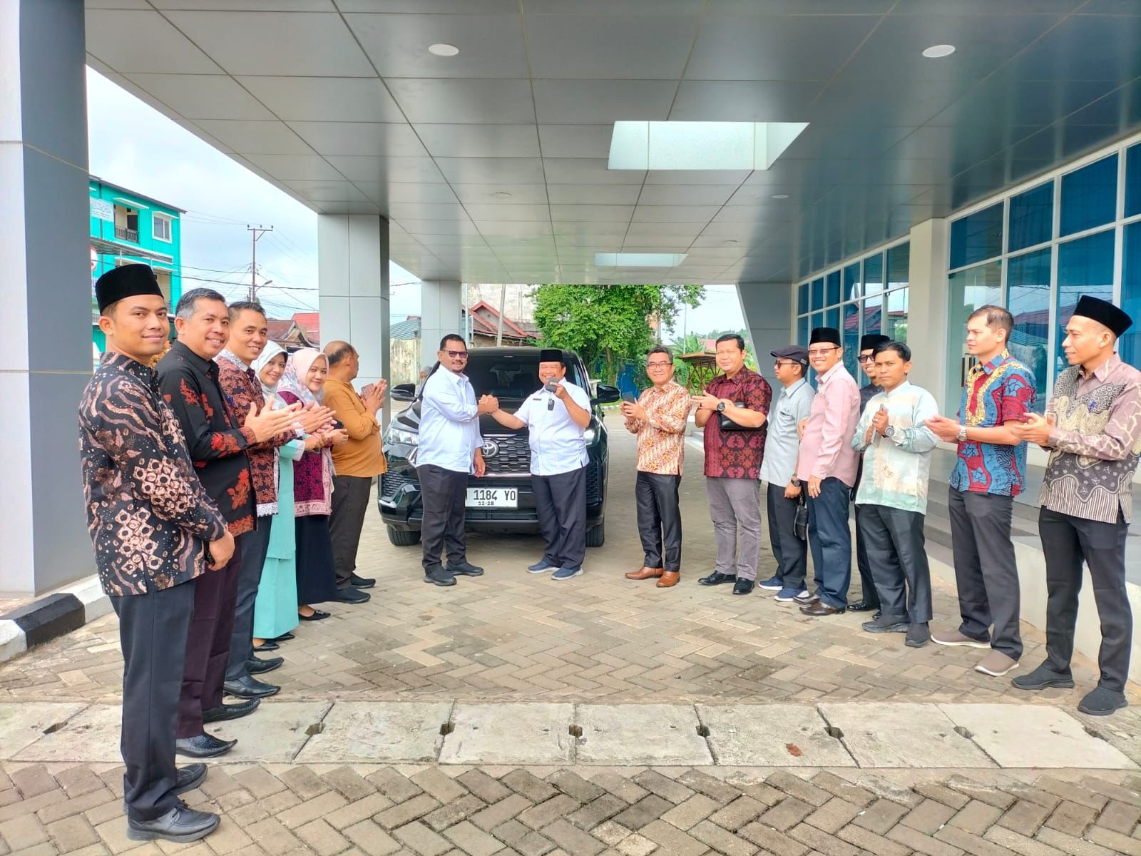 Rektor UIN STS Jambi Serahkan Kendaraan Operasional Untuk Kopertais XIII