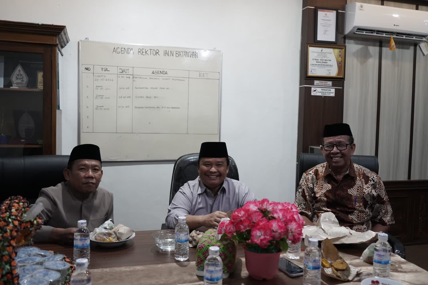Rektor Minta YPI Batanghari Segera Tuntaskan Proses Suksesi Rektor IAI Nusantara Rektor Minta YPI Batanghari Segera Tuntaskan Proses Suksesi Rektor IAI Nusantara