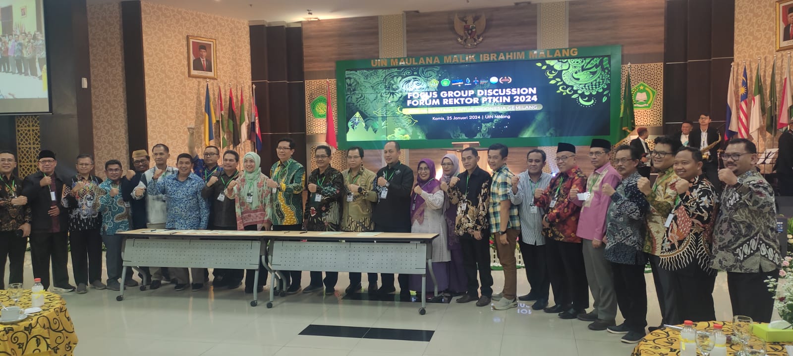 Rektor UIN STS Jambi Hadir di Forum Rektor, Tandatangani MoU Bersama Pimpinan PTKIN Se-Indonesia Rektor UIN STS Jambi Hadir di Forum Rektor, Tandatangani MoU Bersama Pimpinan PTKIN Se-Indonesia