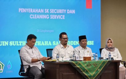 SK Tenaga Satpam dan Cleaning Service UIN STS Jambi Diserahkan