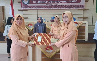 Hesnidar Haris Saksikan Sertijab DWP UIN STS Jambi