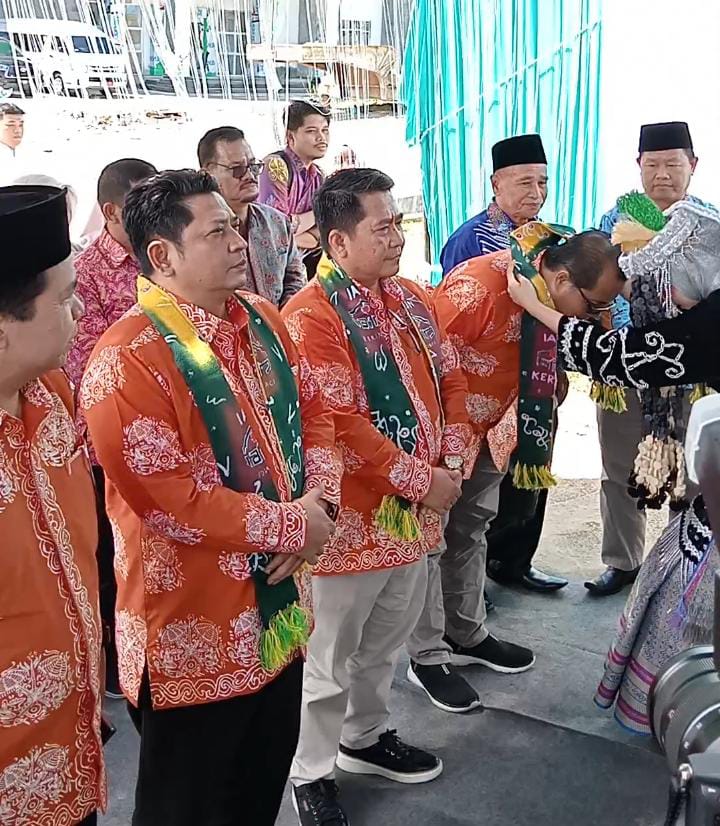 Rektor UIN STS Jambi Hadiri Peresmian Gedung dan Pengukuhan Guru Besar IAIN Kerinci Rektor UIN STS Jambi Hadiri Peresmian Gedung dan Pengukuhan Guru Besar IAIN Kerinci