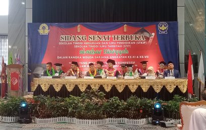Rektor UIN STS Jambi Hadiri Wisuda Sarjana STKIP STIT Al-Azhar Diniyyah