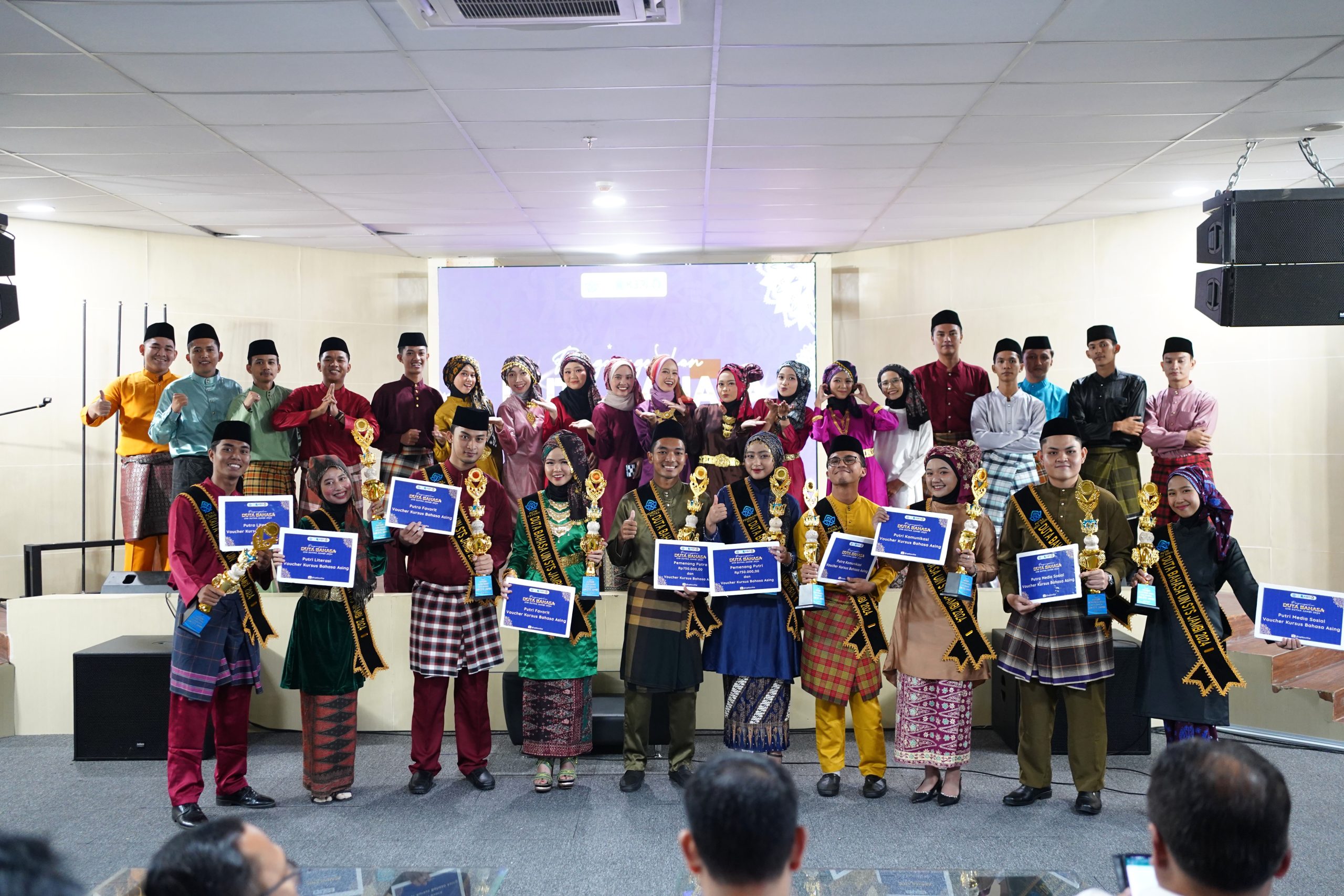 UPB UIN STS Jambi Gelar Penganugerahan Duta Bahasa