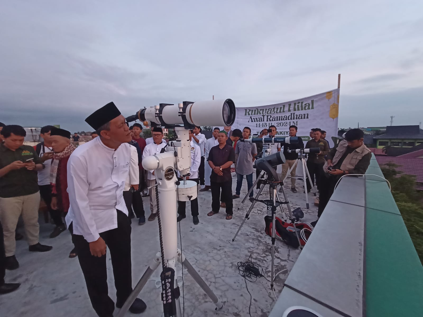 Kontribusi UIN STS Jambi: Tim Falakiyah Gelar Sosialisasi dan Rukyatul Hilal Ramadhan 1445 H